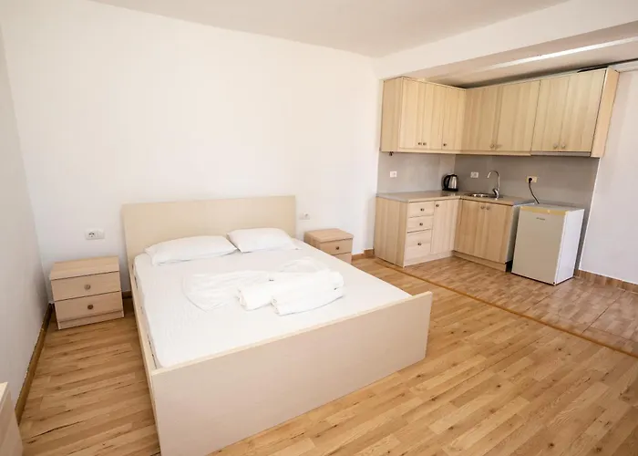 Laa Melossa * Sarandë