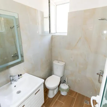 Laa Melossa * Sarandë