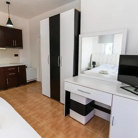 Laa Melossa * Sarandë