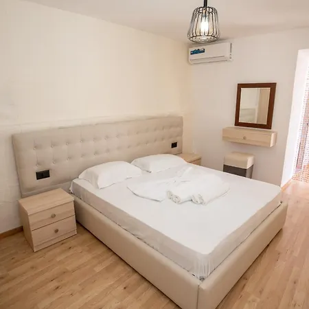 Laa Melossa Sarande