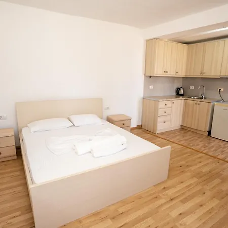 Laa Melossa * Sarandë